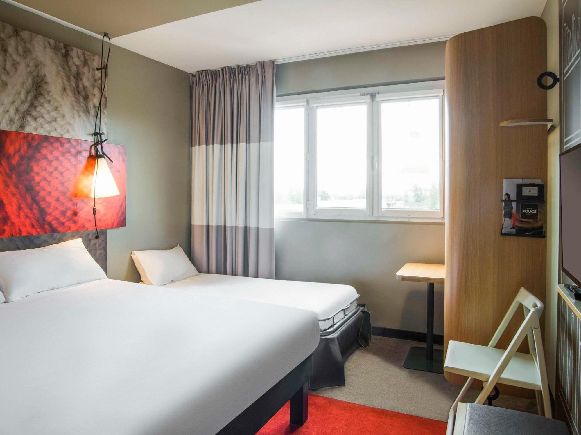 Отель Ibis Tarbes Odos Экстерьер фото