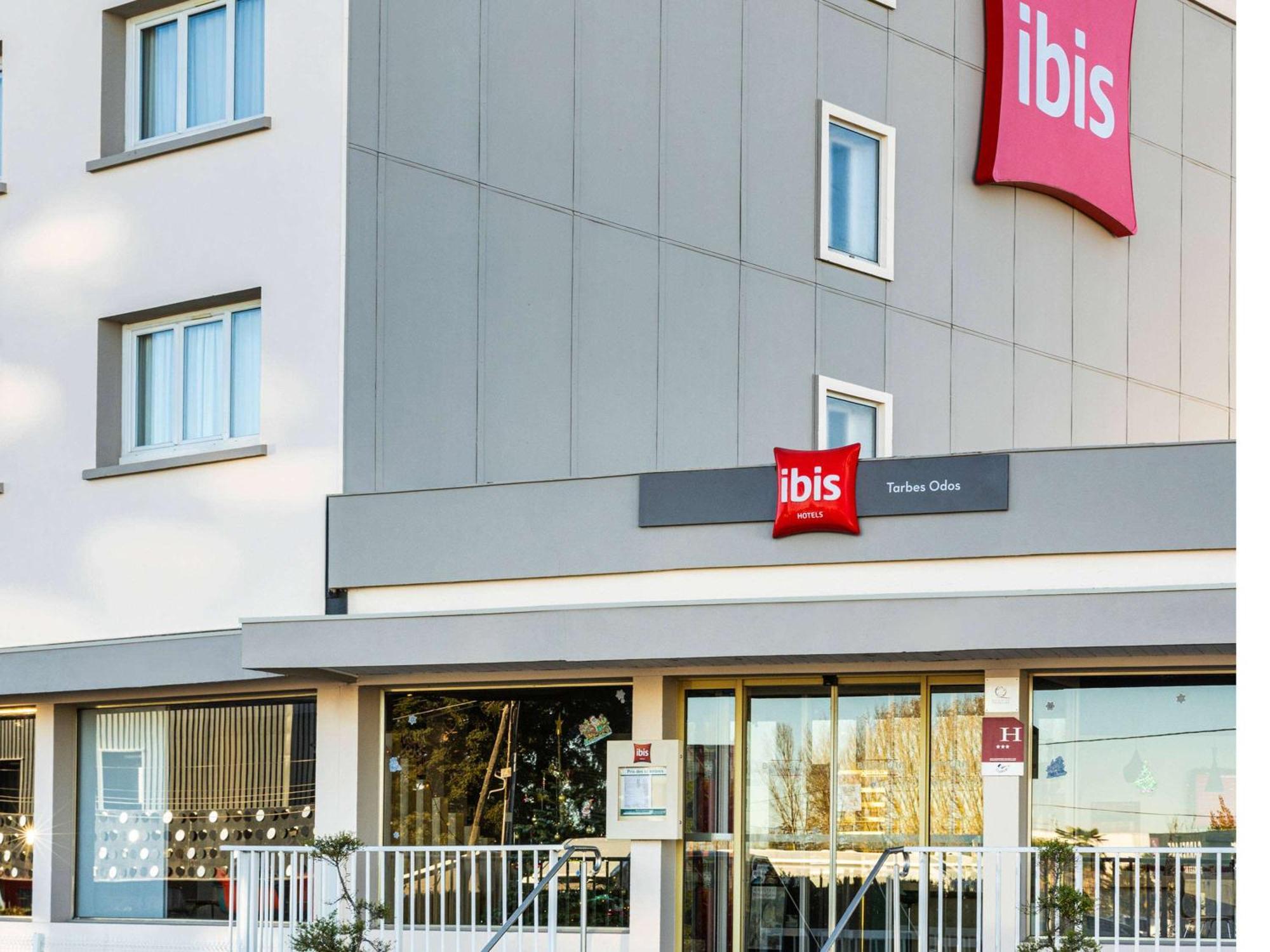 Отель Ibis Tarbes Odos Экстерьер фото